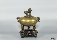 昊源文化：铜双耳兽钮三足炉